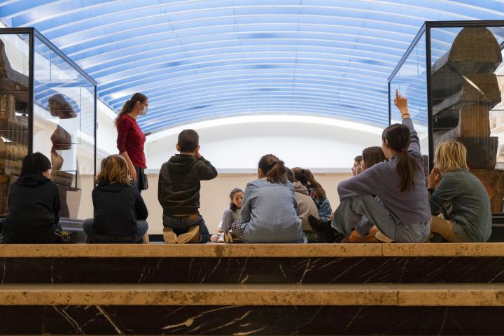 élèves dans l'aile Antiquité