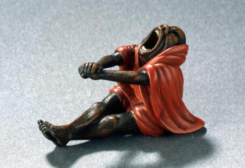 Netsuke Daruma stretching and yawning